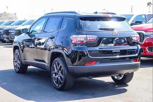 Diamond Black Crystal Pearlcoat 2026 Jeep Compass Limited