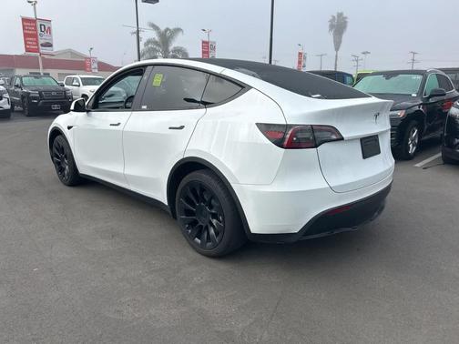 2024 Tesla Model Y Long Range Single Motor Rear-Wheel Drive