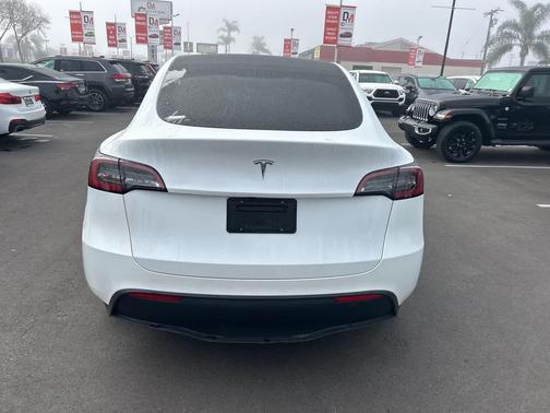 2024 Tesla Model Y Long Range Single Motor Rear-Wheel Drive