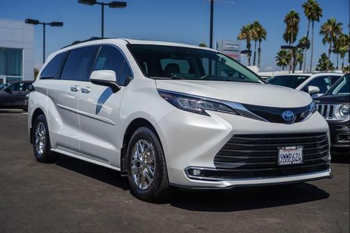 2022 Toyota Sienna XLE 7 Passenger