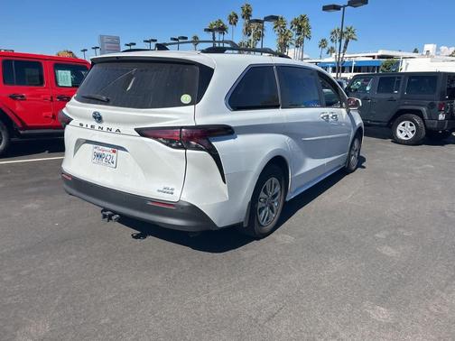 2022 Toyota Sienna XLE 7 Passenger