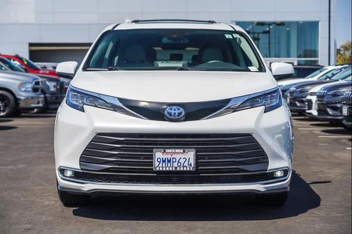 2022 Toyota Sienna XLE 7 Passenger