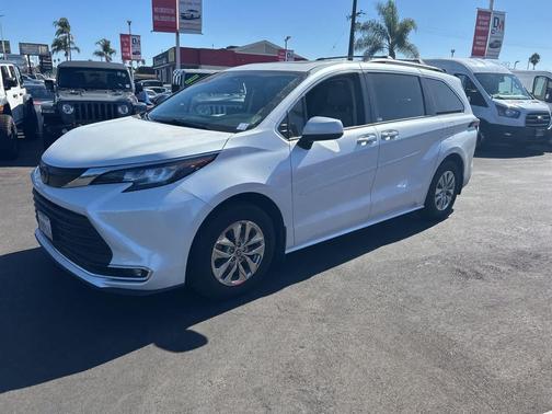2022 Toyota Sienna XLE 7 Passenger