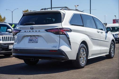 2022 Toyota Sienna XLE 7 Passenger