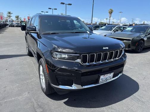 Diamond Black Crystal Pearlcoat 2025 Jeep Grand Cherokee L Laredo