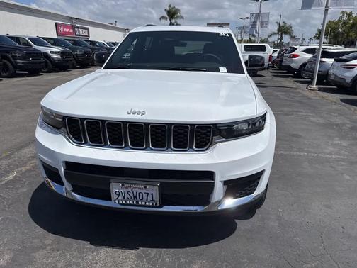 Bright White Clearcoat 2025 Jeep Grand Cherokee L Laredo