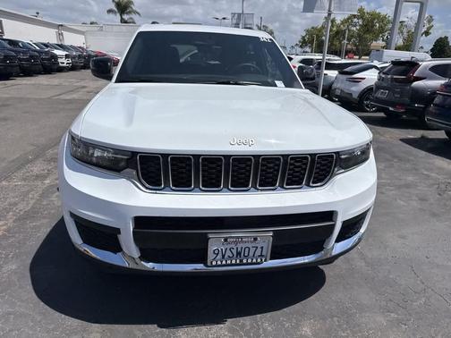 Bright White Clearcoat 2025 Jeep Grand Cherokee L Laredo