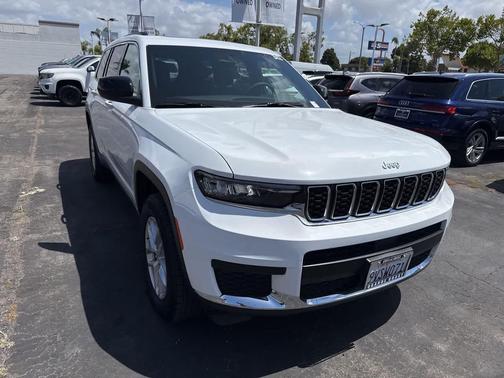 Bright White Clearcoat 2025 Jeep Grand Cherokee L Laredo