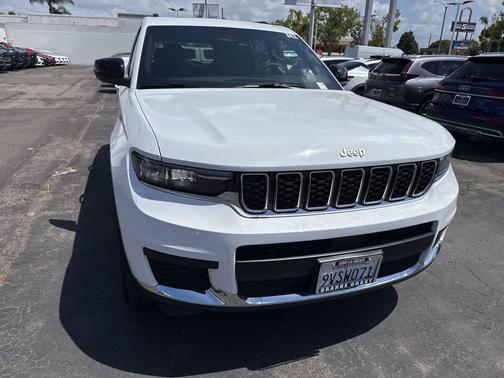 Bright White Clearcoat 2025 Jeep Grand Cherokee L Laredo