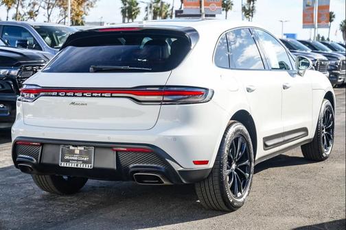 2023 Porsche Macan AWD