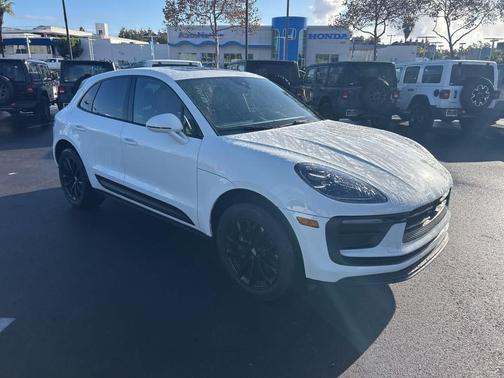 2023 Porsche Macan AWD