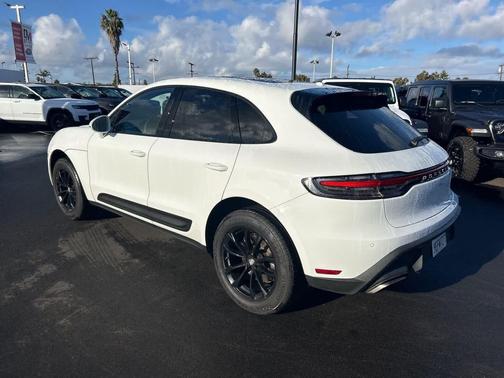 2023 Porsche Macan AWD