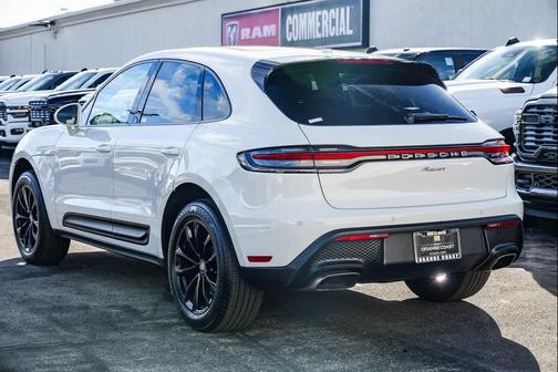 2023 Porsche Macan AWD