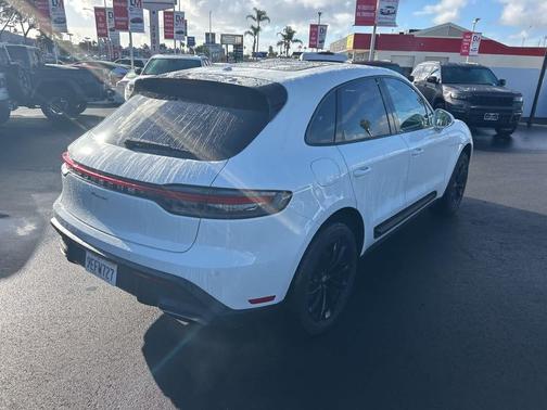 2023 Porsche Macan AWD