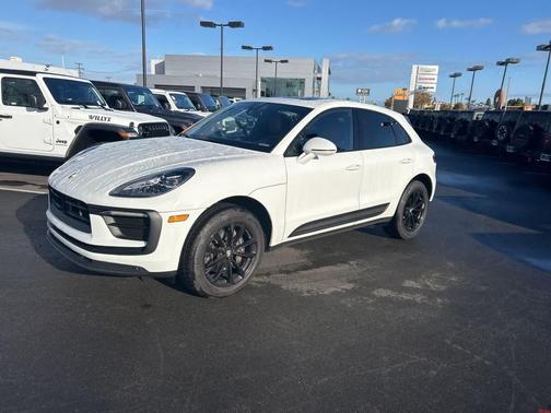 2023 Porsche Macan AWD