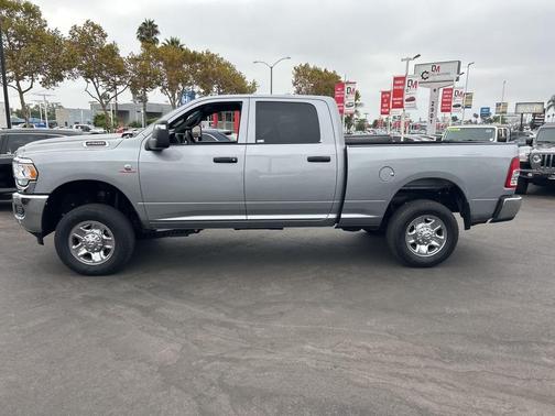 2024 RAM 2500 Tradesman Crew Cab 4x4 6'4' Box