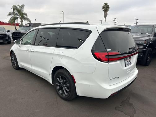 2021 Chrysler Pacifica Touring L