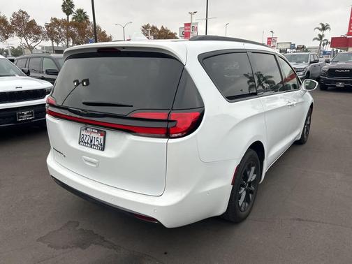 2021 Chrysler Pacifica Touring L