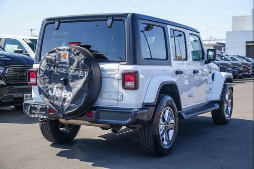 Bright White Clearcoat 2020 Jeep Wrangler Unlimited Sahara
