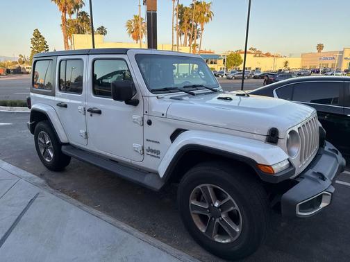 Bright White Clearcoat 2020 Jeep Wrangler Unlimited Sahara