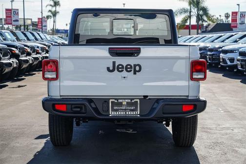 2026 Jeep Gladiator Sport
