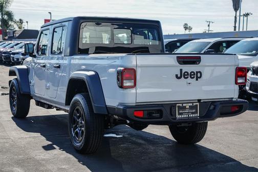 2026 Jeep Gladiator Sport