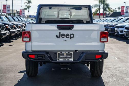 Bright White Clearcoat 2026 Jeep Gladiator Sport