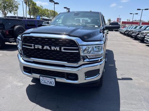 Diamond Black Crystal Pearlcoat 2022 RAM 2500 Big Horn Crew Cab 4x4 6'4' Box