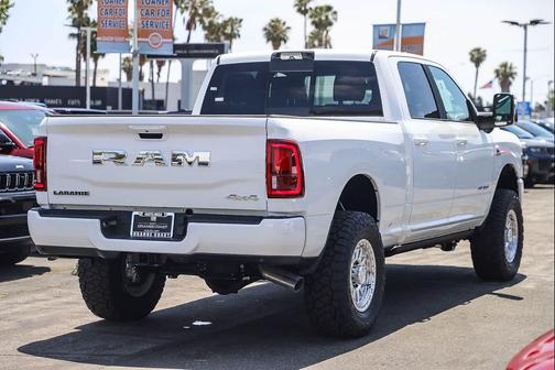 Bright White Clearcoat 2026 RAM 2500 Laramie Crew Cab 4x4 6'4' Box