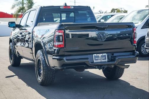 Diamond Black Crystal Pearlcoat 2019 RAM 1500 Laramie