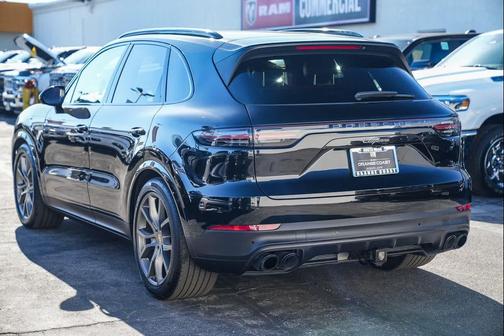 2023 Porsche Cayenne Platinum Edition