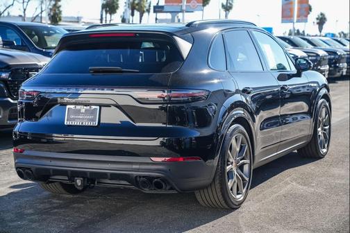 2023 Porsche Cayenne Platinum Edition