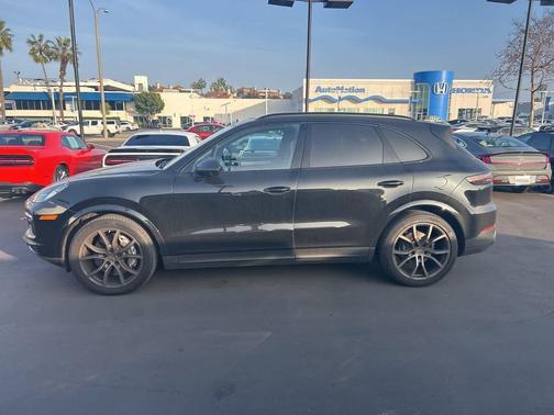 2023 Porsche Cayenne Platinum Edition