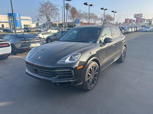 2023 Porsche Cayenne Platinum Edition