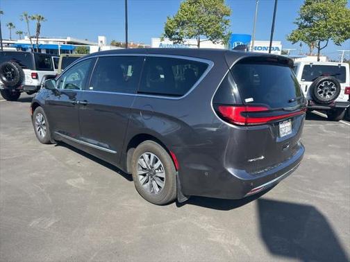 2022 Chrysler Pacifica Hybrid Limited