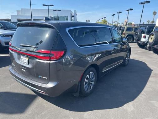 2022 Chrysler Pacifica Hybrid Limited