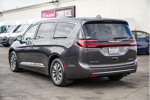 2022 Chrysler Pacifica Hybrid Limited