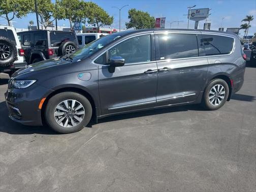 2022 Chrysler Pacifica Hybrid Limited