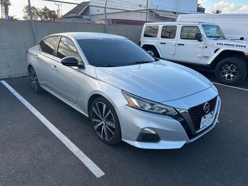 2020 Nissan Altima SR FWD