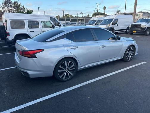 2020 Nissan Altima SR FWD