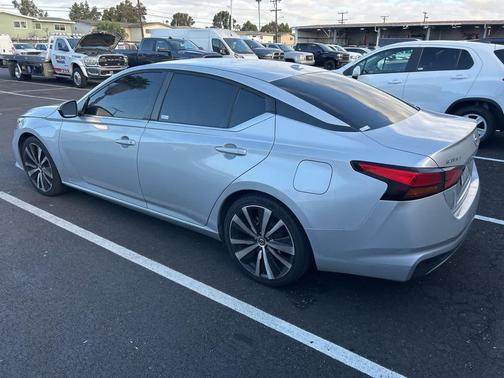 2020 Nissan Altima SR FWD