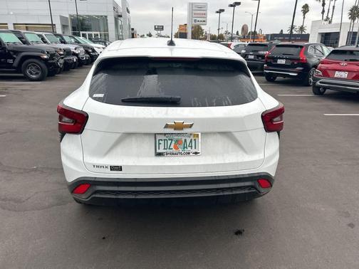 2025 Chevrolet Trax LS