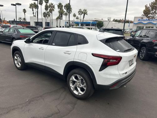 2025 Chevrolet Trax LS