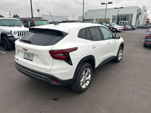 2025 Chevrolet Trax LS