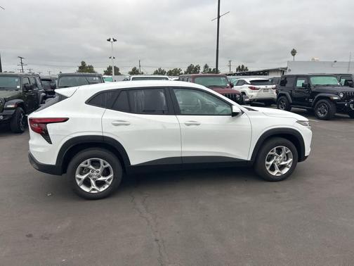 2025 Chevrolet Trax LS