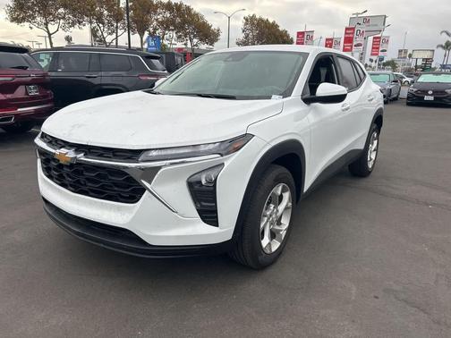 2025 Chevrolet Trax LS