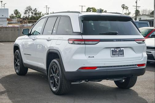 2026 Jeep Grand Cherokee Altitude