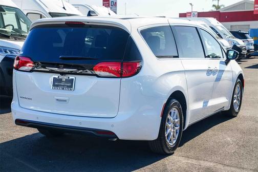 2026 Chrysler Voyager LX