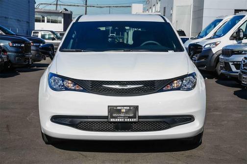 2026 Chrysler Voyager LX