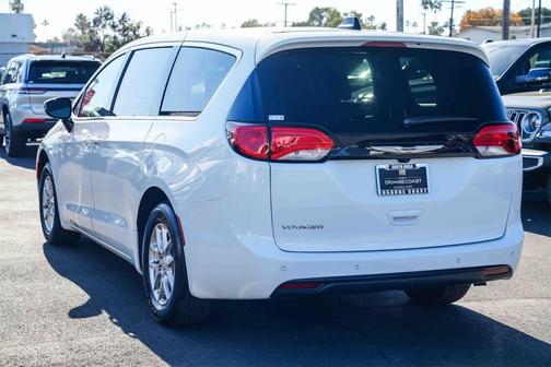 2026 Chrysler Voyager LX